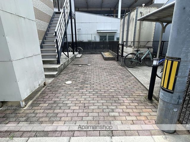 レオパレスルリームIIの玄関写真