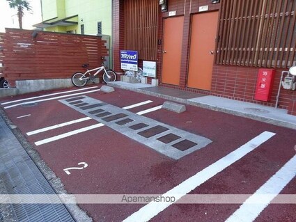 高知県高知市薊野西町３丁目[1DK/28.05m2]の駐車場