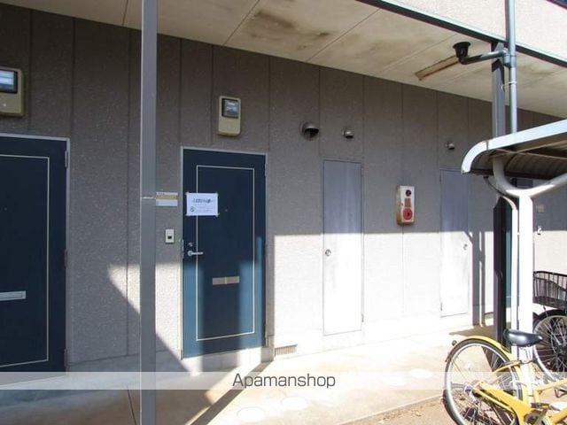 ヴェルデヒルズCの玄関写真