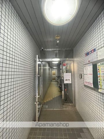 住本ビルの玄関写真