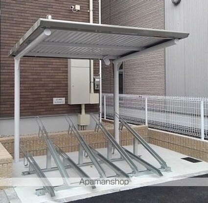 ＧＲＡＮＤＩＯ　春岡[1K/26.09m2]の駐車場