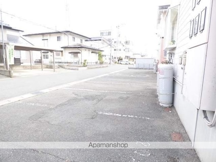 旭ルーミー天童南８号館[2DK/42.64m2]の駐車場