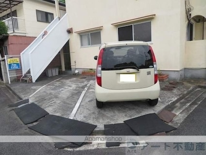 ハイツ中道後[1K/18m2]の駐車場
