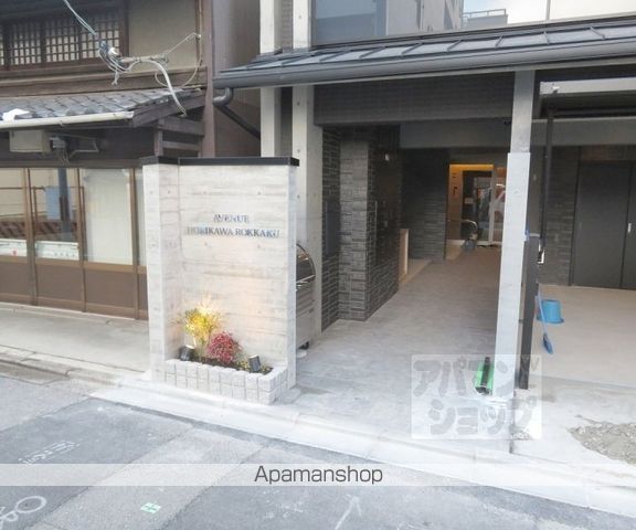 AVENUE堀川六角の玄関写真