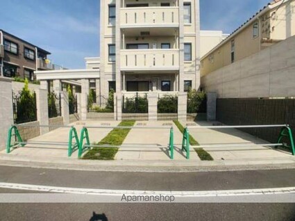 カールスルーエ吉祥寺[1LDK/40.46m2]の駐車場1