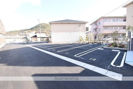 ユニヴェールⅡ　Ｃ棟[1LDK/43.23m2]の駐車場