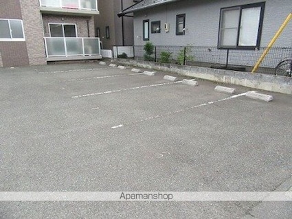 キャルバリー前九年[2LDK/58.94m2]の駐車場