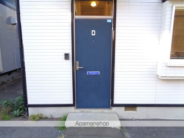 八戸市 2階建 築31年の玄関写真