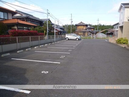 ラフィネシャトー[1LDK/49.9m2]の駐車場2