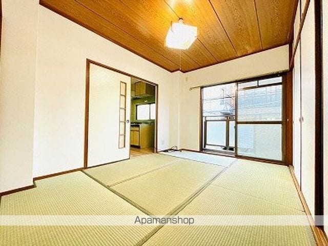 シャトル中宮の内装写真