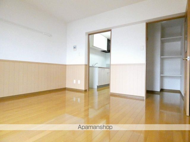 袋井市 3階建 築18年の内装写真