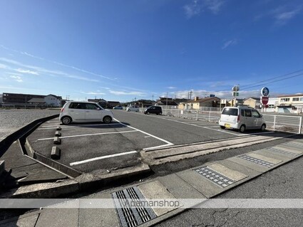 アビリオ西条中央[1R/23.4m2]の駐車場2