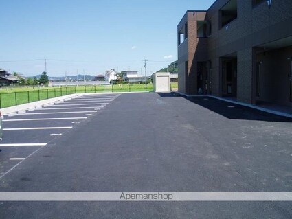 ファインパストラル　[2LDK/54.54m2]の駐車場