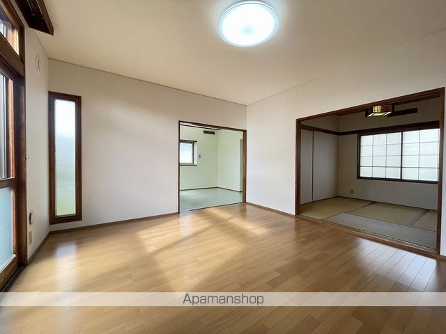函館市 2階建 築47年の内装写真