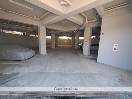 ベルハイム３８[1R/32m2]の駐車場