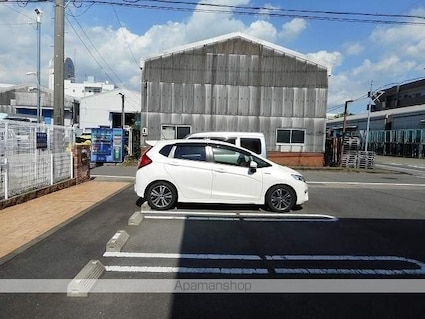 アルファヴィル[1LDK/42.8m2]の駐車場