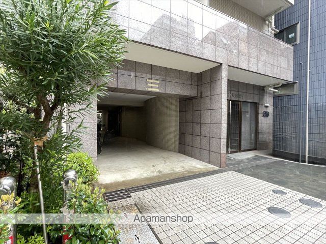 スカイコート浅草雷門の玄関写真