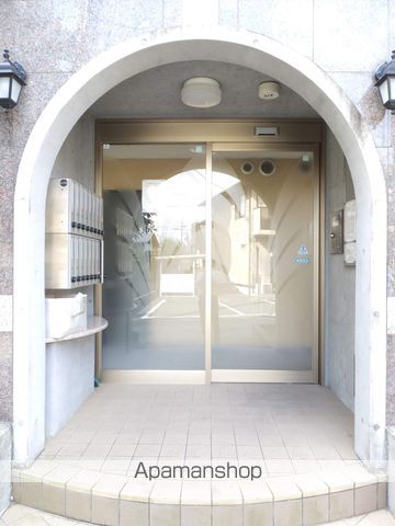 アラモードIIの玄関写真