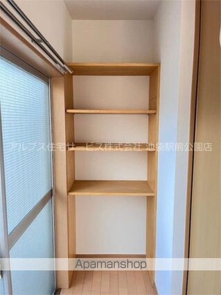 春月ビル[2K/40m2]の内装1