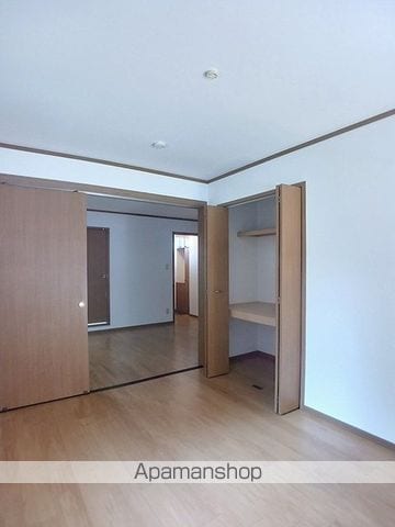 ロイヤルコート春日 A棟の内装写真
