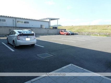 Ｏｎｅ’ｓ　Ｈａｒｂｏｒ[1LDK/33.39m2]の駐車場3