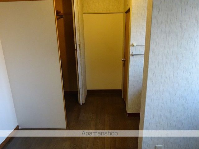 伊賀中府アパート 東側の内装写真