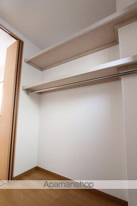 パインズコート新居　Ｅ棟[2LDK/55.89m2]の内装2