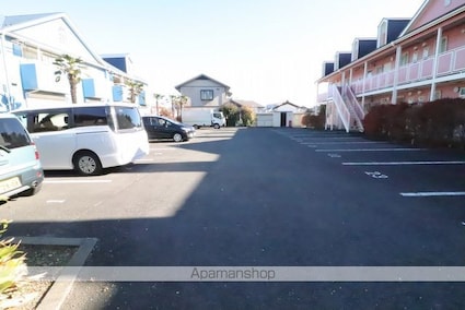 東京都福生市大字福生[2LDK/52.17m2]の駐車場2