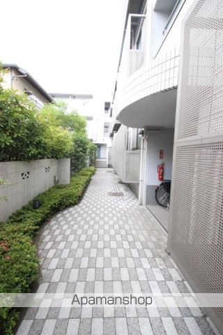 グレース市川の玄関写真
