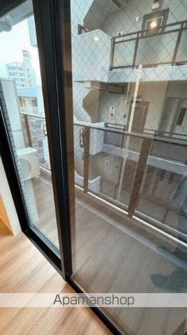 Log横浜鶴見の内装写真