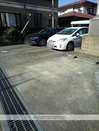 ブラン　グリシーヌ[1K/28.1m2]の駐車場