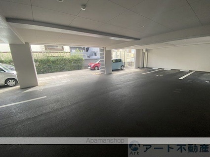 ＴＲＥＩＺＥ　ＲＥＵＮＩＯＮ[1R/35.77m2]の駐車場1