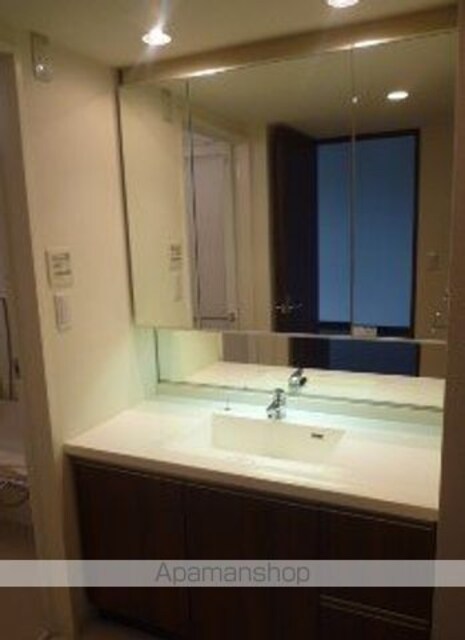 Ｗｈｉｔｅ　Ｔｏｗｅｒ　Ｈａｍａｍａｔｓｕｃｈｏ[1LDK/47.39m2]の洗面所