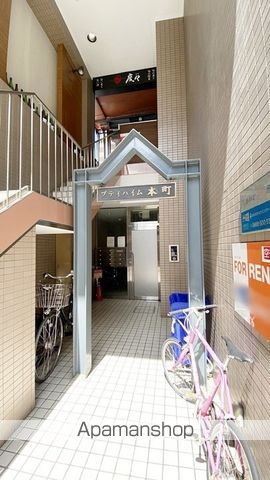 プティ・ハイム本町の玄関写真
