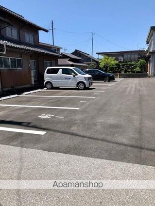 ルアーナスクエア[1LDK/56.72m2]の駐車場3