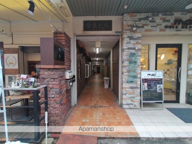 栄良ビルの玄関写真
