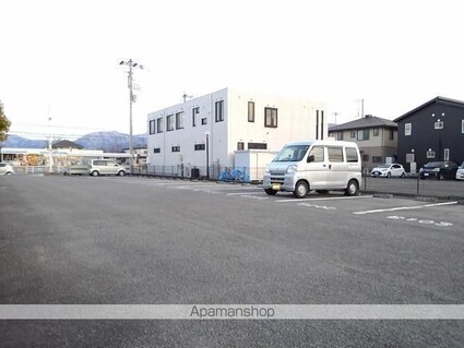 グリシーヌＷＥＳＴ[3LDK/65m2]の駐車場