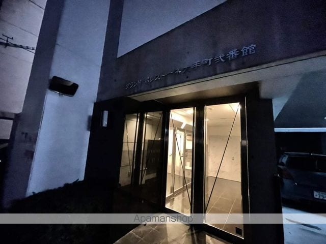 グランドポレストーネ大手町弐番館の玄関写真