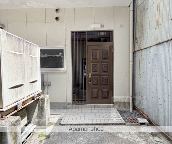 京福北野線 北野白梅町駅 徒歩17分 3階建 築49年の玄関写真