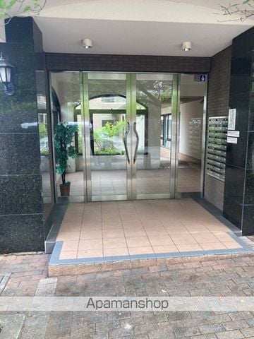 サンラトール甲陽園の玄関写真