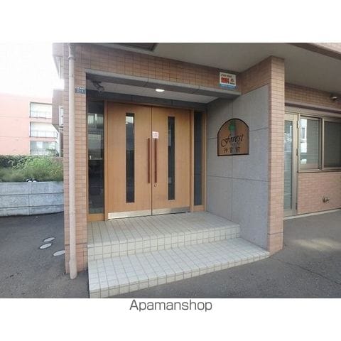 フォレスト神宮前の玄関写真