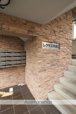 レクサス芳泉IIの玄関写真