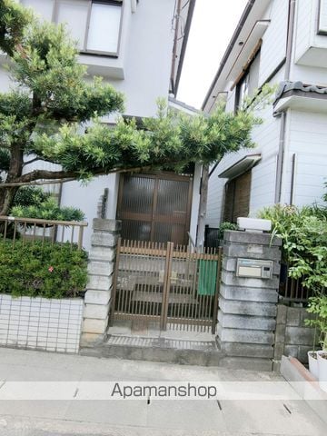 近鉄京都線 伊勢田駅 徒歩3分 2階建 築43年の玄関写真