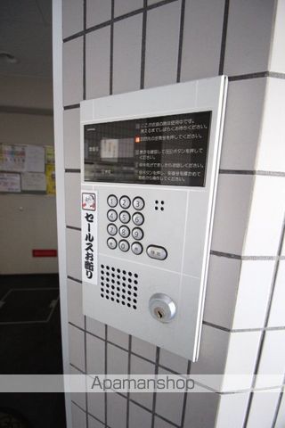 美工ビルの玄関写真