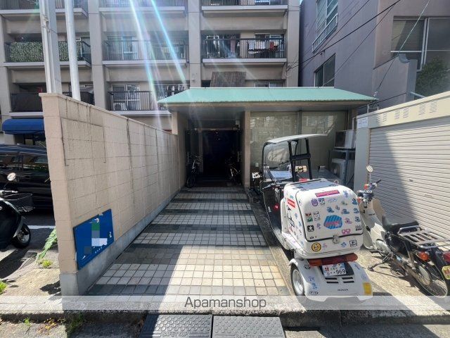 冨田ビルの玄関写真