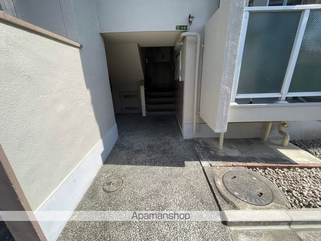 下新庄コーポD棟の玄関写真