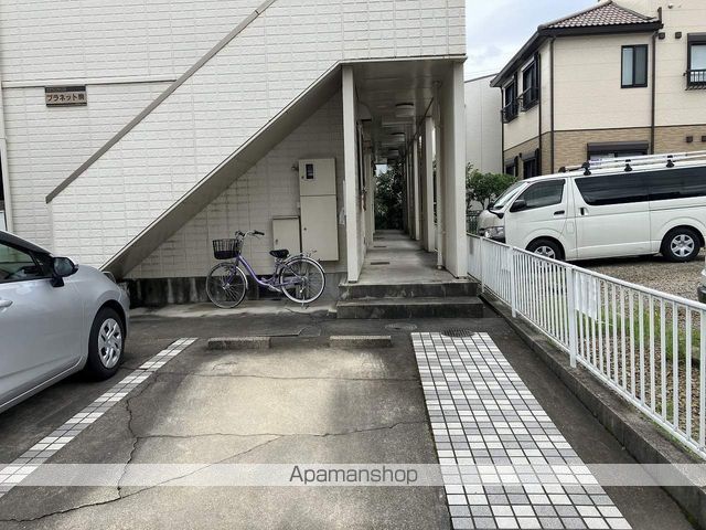 プラネット駒の玄関写真