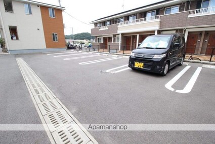 フロールⅡ[1LDK/37.76m2]の駐車場2