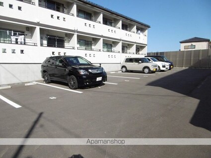 クレストⅣ[1K/27.97m2]の駐車場