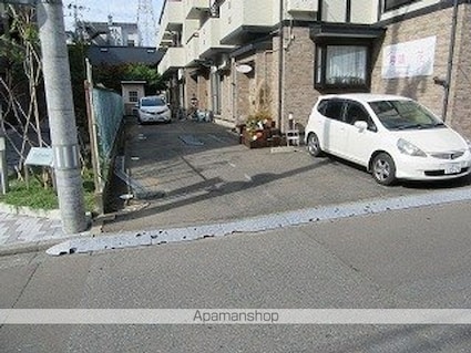 マロン・クレール[1K/24.84m2]の駐車場